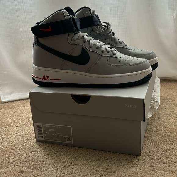 Nike Air Women's Air Force 1 High Shoes Grey/White/Navy Size 7.5 - Picture 1 of 3